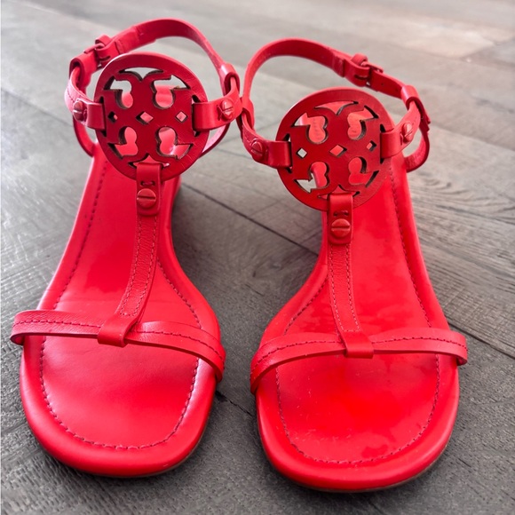 Women's Red Sandals - Picture 1 of 4